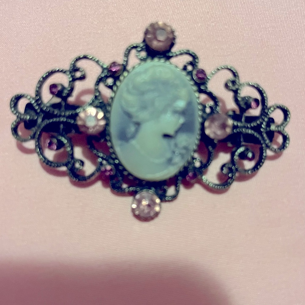 Vintage hair clip